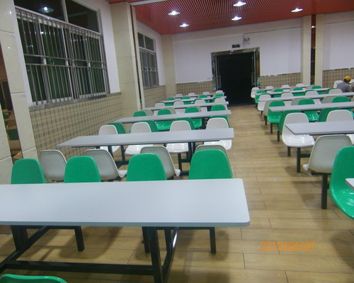 八（bā）人靠背椅（yǐ）餐桌