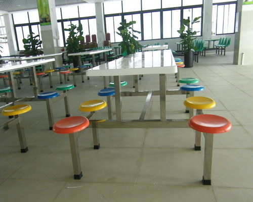 8人不鏽（xiù）鋼餐桌